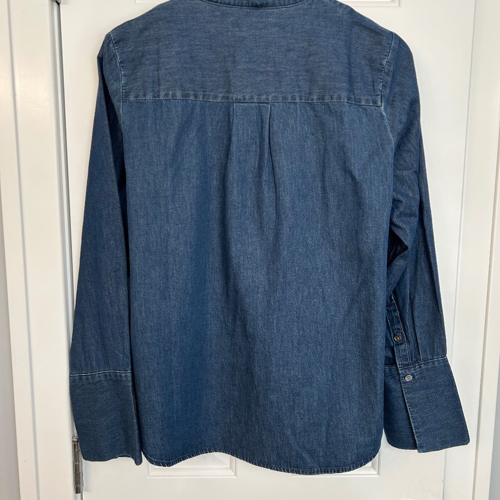 Banana Republic Women's Denim Tuxedo shirt, size L, NWT - Picture 3 of 5